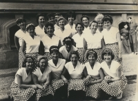 Mezi sokolkami (v první řadě druhá zprava)