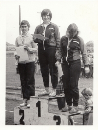 Seniorské atletické závody, Alena Mašková jako vítězka čtyřboje, Chrudim, 1985