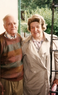 Rodiče Václava Vašáka doma v Řevnicích, cca 1998