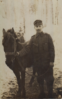 Tatínek Jan Skřipka na italské frontě, 23 let (1917)