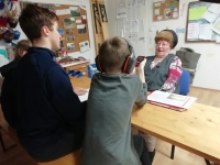 Tým Příběhy našich sousedů s pamětnicí při nahrávání