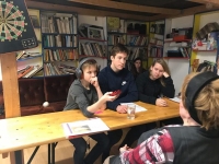 Tým Příběhy našich sousedů s pamětnicí při nahrávání