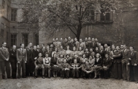 Absolventi obchodní akademie