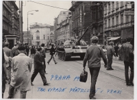 Demonstrace proti invazi vojsk Varšavské smlouvy, Praha, 21. srpna 1968, autor fotografie neznámý