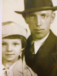 Ludmila s tatínkem Vilémem Mráčkem