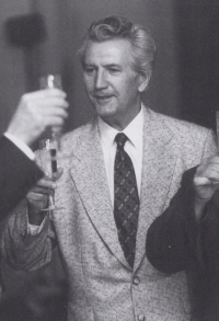 Jan Kruml během setkání se starosty obcí, které postoupily v soutěži Vesnice roku, 6. června 1996, Pražský hrad