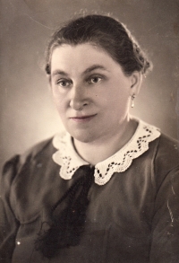 Babička Jindřiška Moravcová (roz. Průšová) portrét