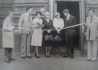 Svatba s druhou manželkou, zleva: Ivo Beneš, Helga Benešová, Olga Válková, Iva Fricová, Zdeněk Válek, 1977