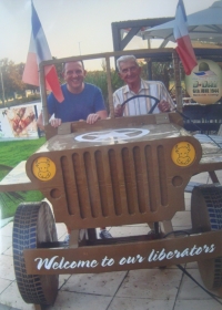 S vnukem v Normandii