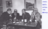 Kamil Lhoták s přáteli, zcela vpravo Adolf Branald