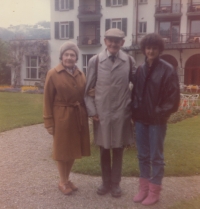 Kamil Lhoták starší ve švýcarském Interlakenu v roce 1983 s neteří Catherinou