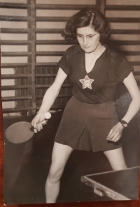 Při stolním tenisu