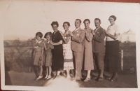 Eliška jako dítě se svou rodinou