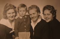 With her sister Marie (on the left), oldest son Karel, and her mother