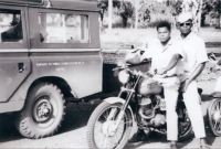 Konžští lékaři při práci na proočkování pravých neštovic a tuberkulózy