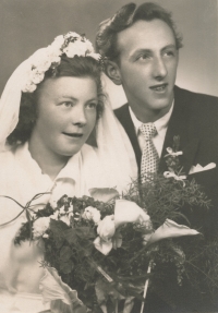 Květa Řehořková a Josef Řehořek, svatba, 1952