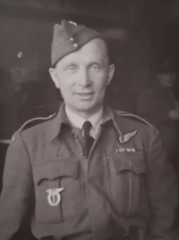 V. Bubílek during a mission in Oslu, 1945