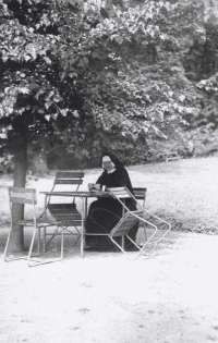 Starší sestra Hana se vzdělávala ve Štěkni v Ústavu Anglických panen. Výuku zde vedly řádové sestry