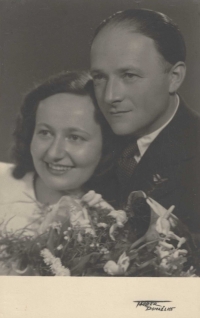 František Schnurmacher and his wife Vally’s wedding photograph. Both managed to make it out of the extermination camp in Auschwitz.