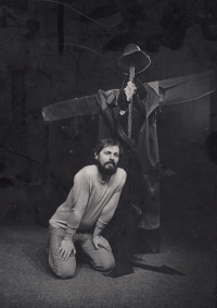 Václav Helšus v divadelní inscenaci Strašák, rok 1985
