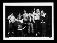 Skupina písničkářů na festivale ve Vratislavi, Vladimír ukryt vzadu za Nohavicou a Streichlem, rok 1989