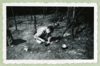 Oltář, tábor obnoveného 7. oddílu katolických skautů, léto 1945, Šumava