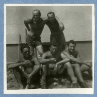 Rota X jednotek PTP při práci, Kroměříž, 1953