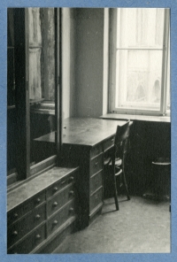 Laboratoř Přírodovědecké fakulty UK (Josefovo pracoviště), polovina 50. let