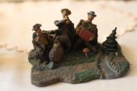 Jako svatební dar přivezl figurky vyrobené ve vězení za pomocí chlebu namáčeného v moči