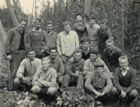 Josef Kaše na chmelové brigádě roku 1963