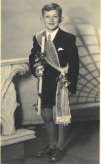 Karel Lednický při nástupu na základní školu