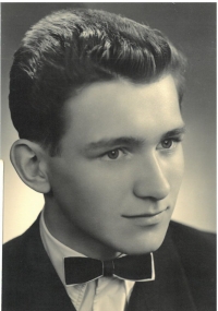 Maturitní fotografie Karla Lednického (1962)