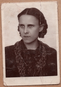 Maria Hamik, mother