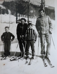 S manželem a syny na lyžích