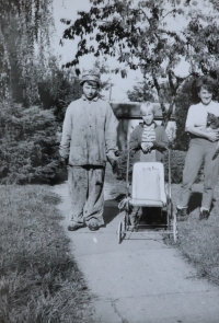 Jaroslava Valová se syny