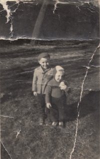 S bratrem, 50. léta