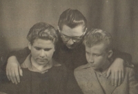 50. léta, pamětník uprostřed