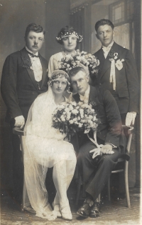 Rok cca 1929, rodiče manžela pamětnice