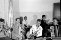 Adolf Klein se školní kapelou v SZTŠ Bystré