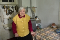 Anna Strelkov ve svém domku v Lucku