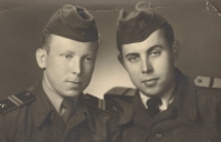 Bohuslav (vlevo) a Miroslav Hanušovi, 1954