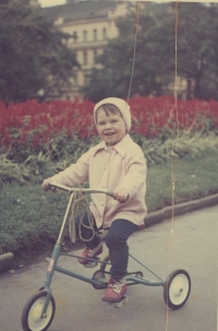 Dcera Dita Witzová přibližně ve věku 2 let