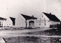 Rodinné hospodářství v roce 1930