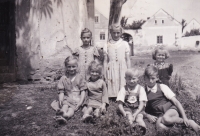 Děti z Lobzů, Josef Paul sedí druhý zprava (vedle něj bratranec Rudolf)