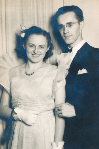 Future married couple at the ball (1949)