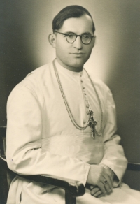 Vít Tajovský, opat Želivského kláštera, který učil pamětnici na gymnáziu latinu (1948)