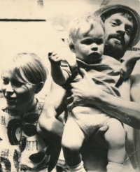 Hana, Lukáš a Miloslav Palcovi v Soběslavi, rok 1971