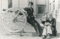 Vlevo Jarmila Bělíková a spolu s ní Hana Palcová a Jiřina Kučavová, rok 1975