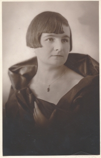 Anna Faulhammerová, nevlastní matka Hany Palcové