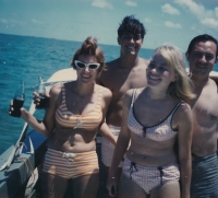 Vpravo Hana Palcová, 1968